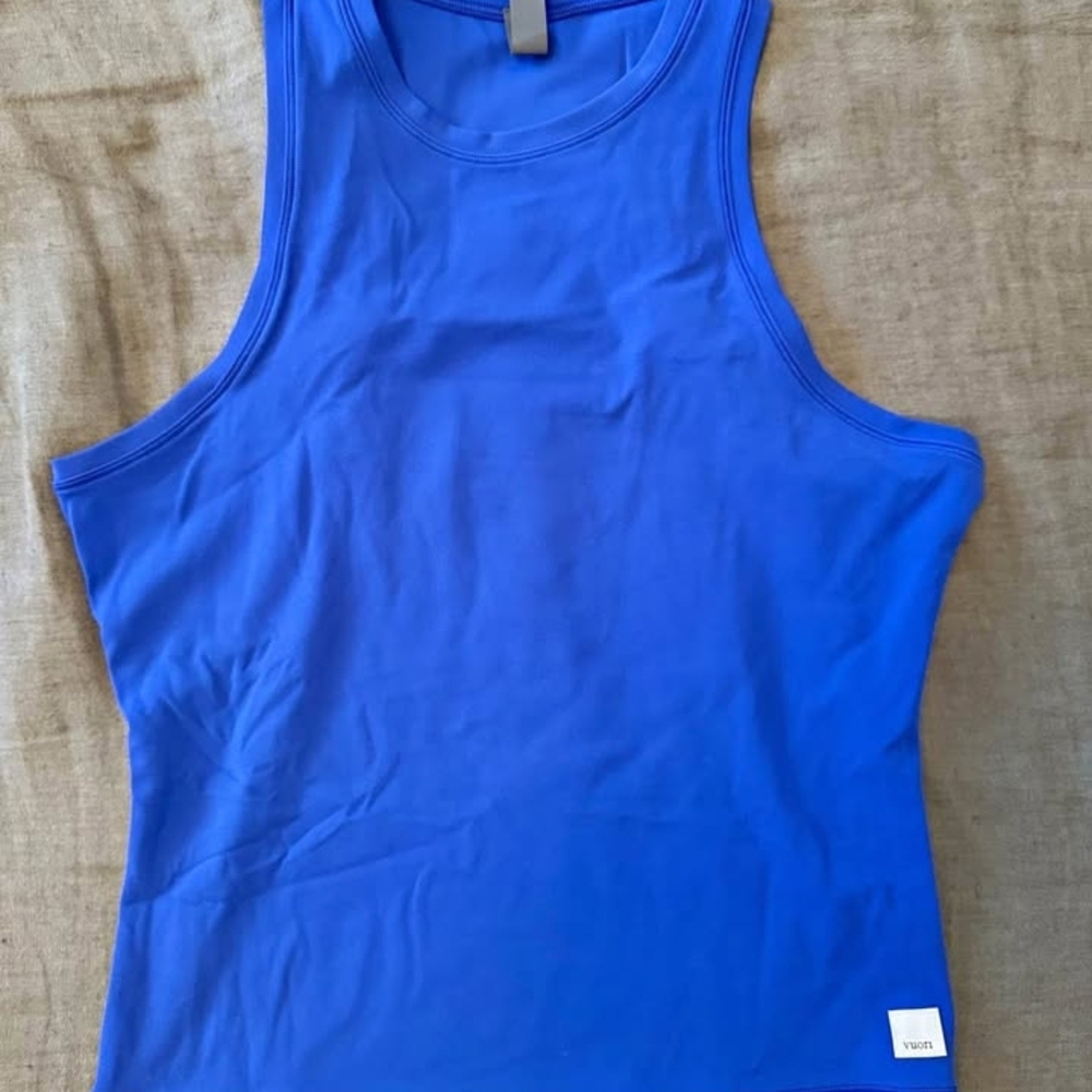 *SOLD* Vuori All The Feels Crop Tank Size S
